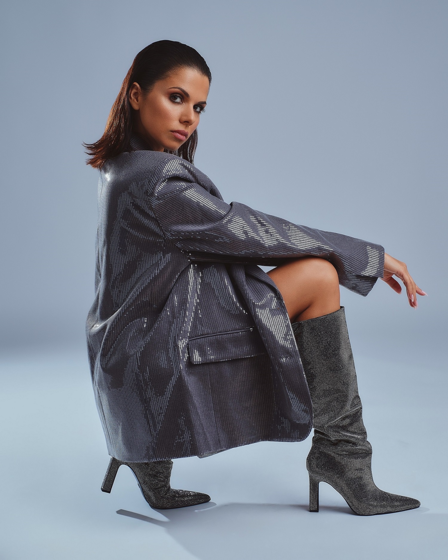 Dara Model commercial portfolio image: Silver Glamour.